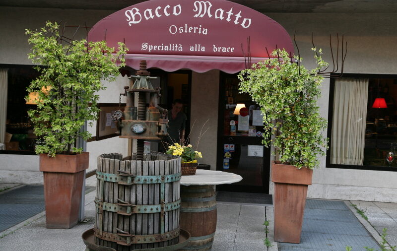 Bacco matto, vino e carne fanno impazzire
