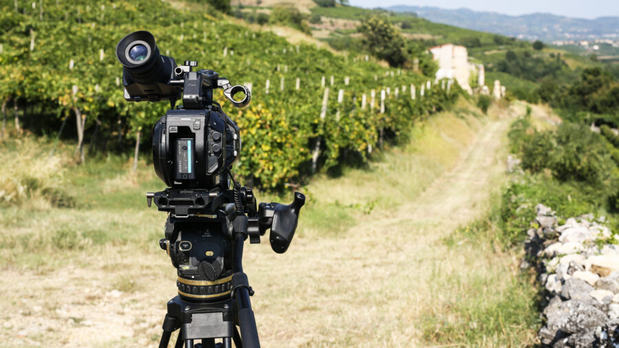 Yanzi, cineprese puntate sulle grandi imprese