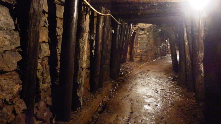 Schilpario, scendere nella vecchia miniera di ferro <br/> fa viaggiare in una montagna di emozioni d’oro