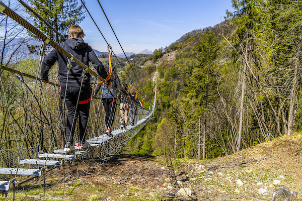 Ponte sospeso di Dossena, una passeggiata nel vuoto