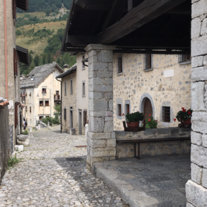Arnosto, benvenuti nel minuscolo borgo di pietra   e legno dove il tempo si è fermato al Medioevo