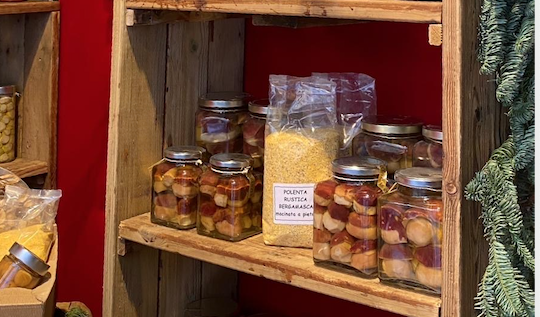 Nespoli funghi, la boutique di porcini, finferli, ovoli