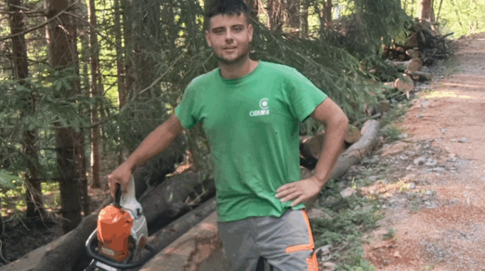 Cesare, 23 anni: l’influencer? Meglio il taglialegna
