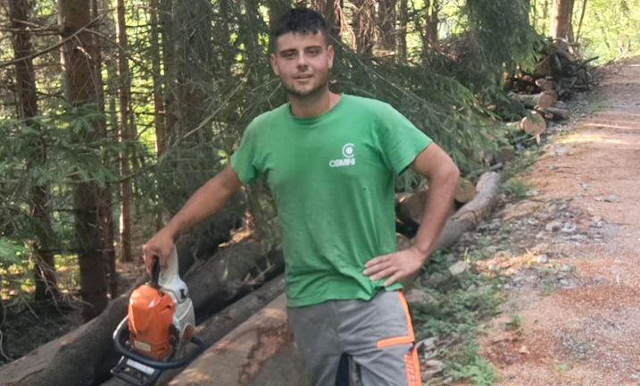 Cesare, 23 anni: l’influencer? Meglio il taglialegna