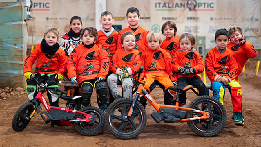 Moto e Bike Bergamo, usare da piccoli le due ruote <br/> a pedali e a motore aiuta a crescere più sicuri