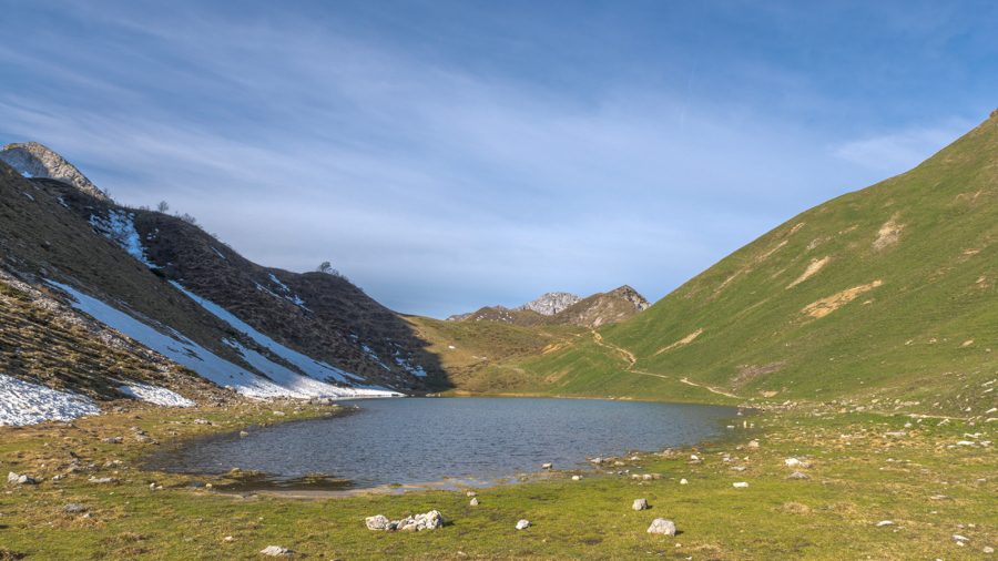 Il Lago Branchino da Valcanale,<br>uno specchio di cielo ai piedi dell’Arera